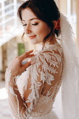 Voal lung 3m de mireasa cu dantela aplicata in partea superioara