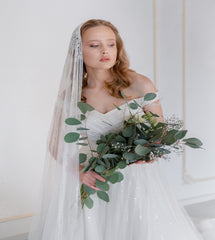 Voal lung 2m de mireasa cu dantela aplicata in partea superioara