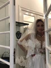 Voal cu dantela cu doua fete